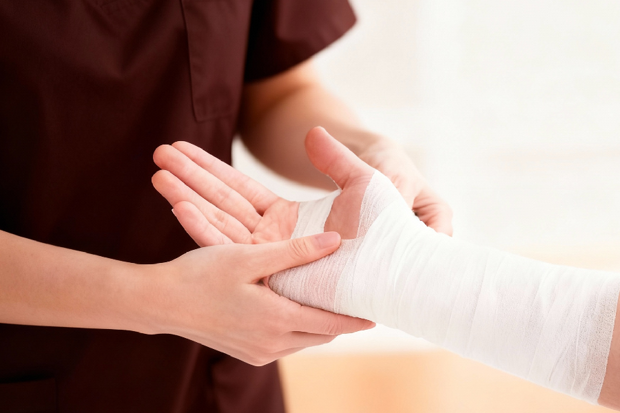 清創手術後護理，協助傷口癒合